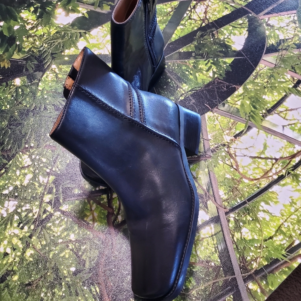 Low Black ankle boots